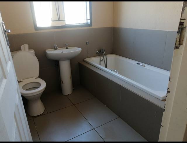 2 BEDROOM HOUSE FOR SALE IN STRETFORD